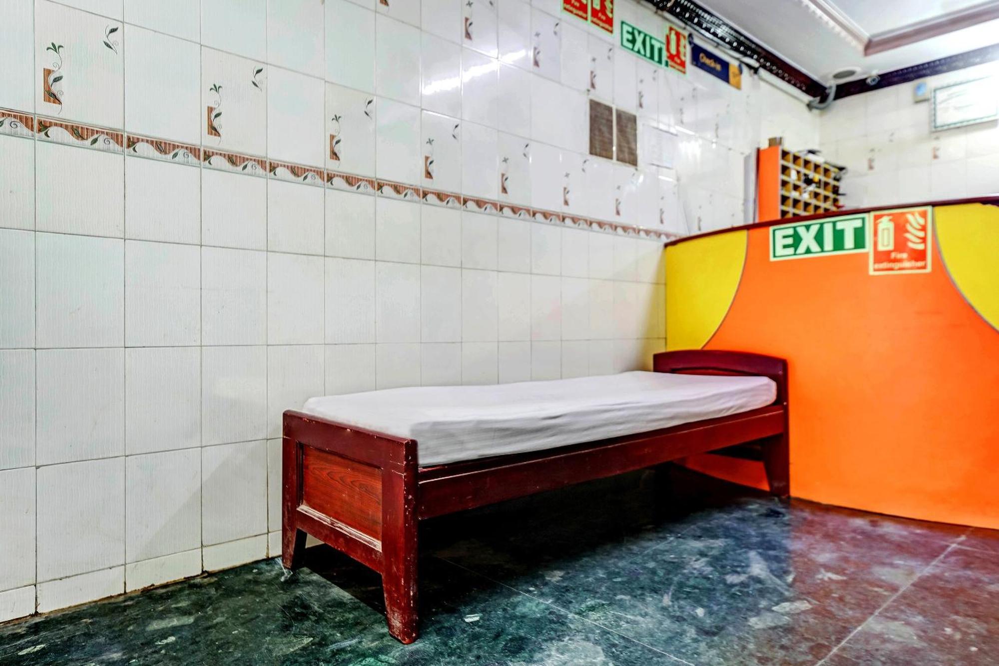 O Ams Annex Hotel