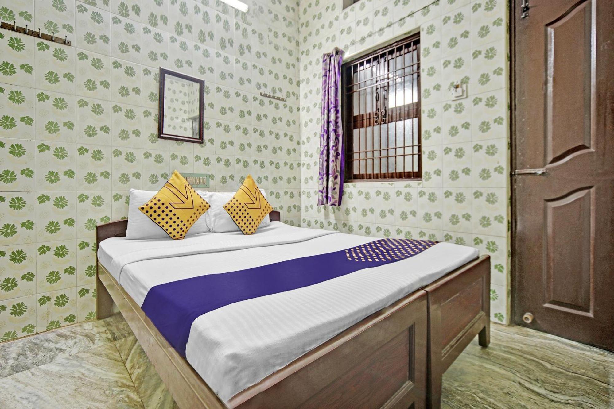O Ams Annex Hotel 2*